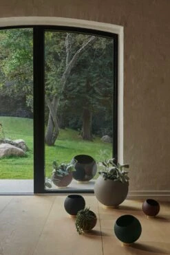 AYTM Globe Flower Pot Ø60 Cm, Black -Hay Store aytm globe flower pot black 7 2