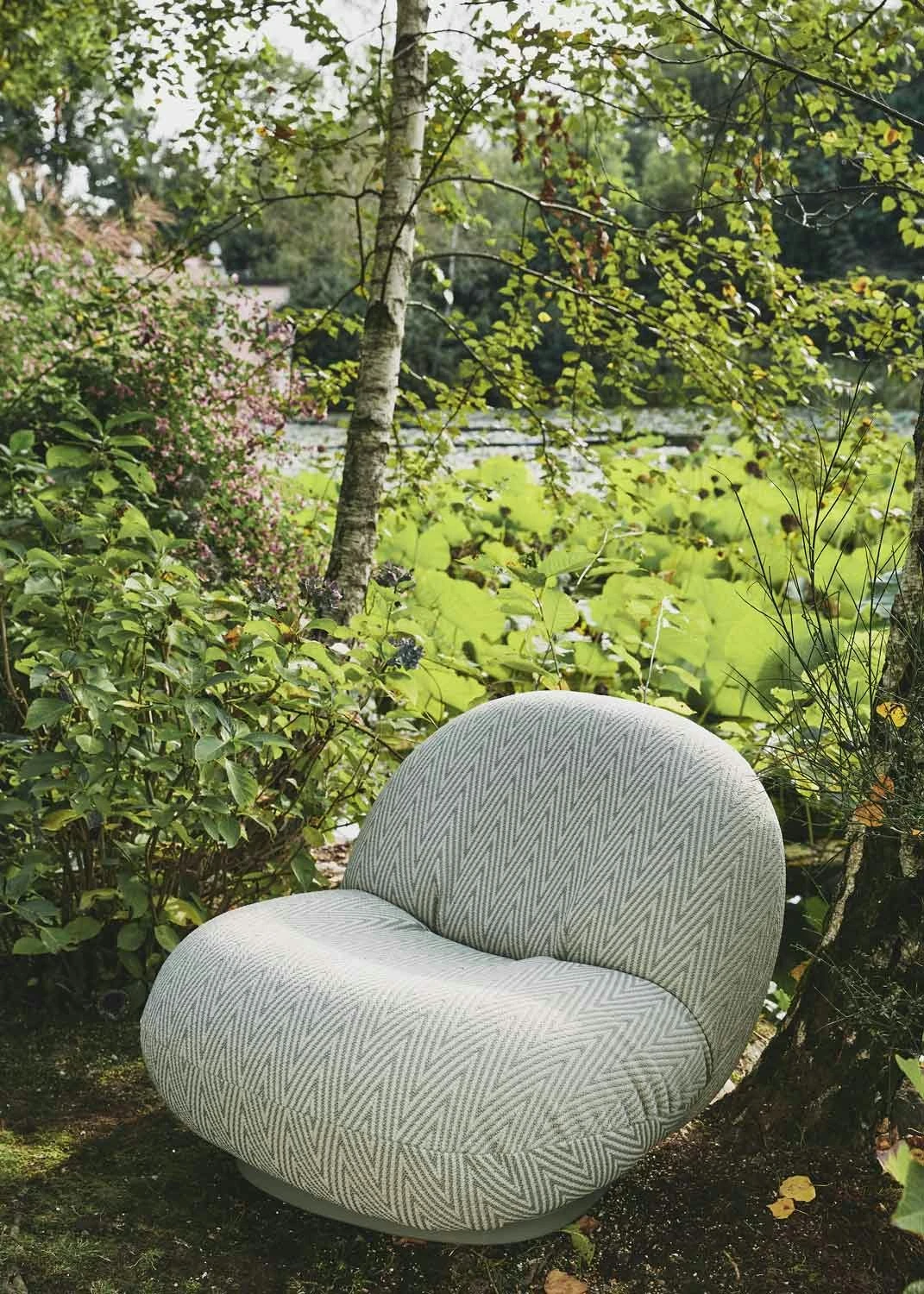 Gubi Pacha Outdoor Lounge Chair, Dedar Chevron Outdoor Fr 008, Moss Green Base 8 Gubi Pacha Outdoor Lounge Chair, Dedar Chevron Outdoor Fr 008, Moss Green Base - Image 6