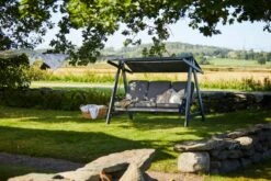Hay Store 9 Hay Store -Hay Store hillerstorp aspo hammock furu orkan med gra tak och dynor 2