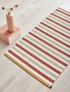 Teo Rug Brick Red / Beige / Vanilla, 140x200 Cm 7 Teo Rug Brick Red / Beige / Vanilla, 140x200 Cm -Hay Store pappelina teo rug brick red beige vanilla 1 2